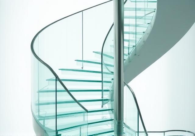 Scala Spirale di Atlantide in vetro e acciaio